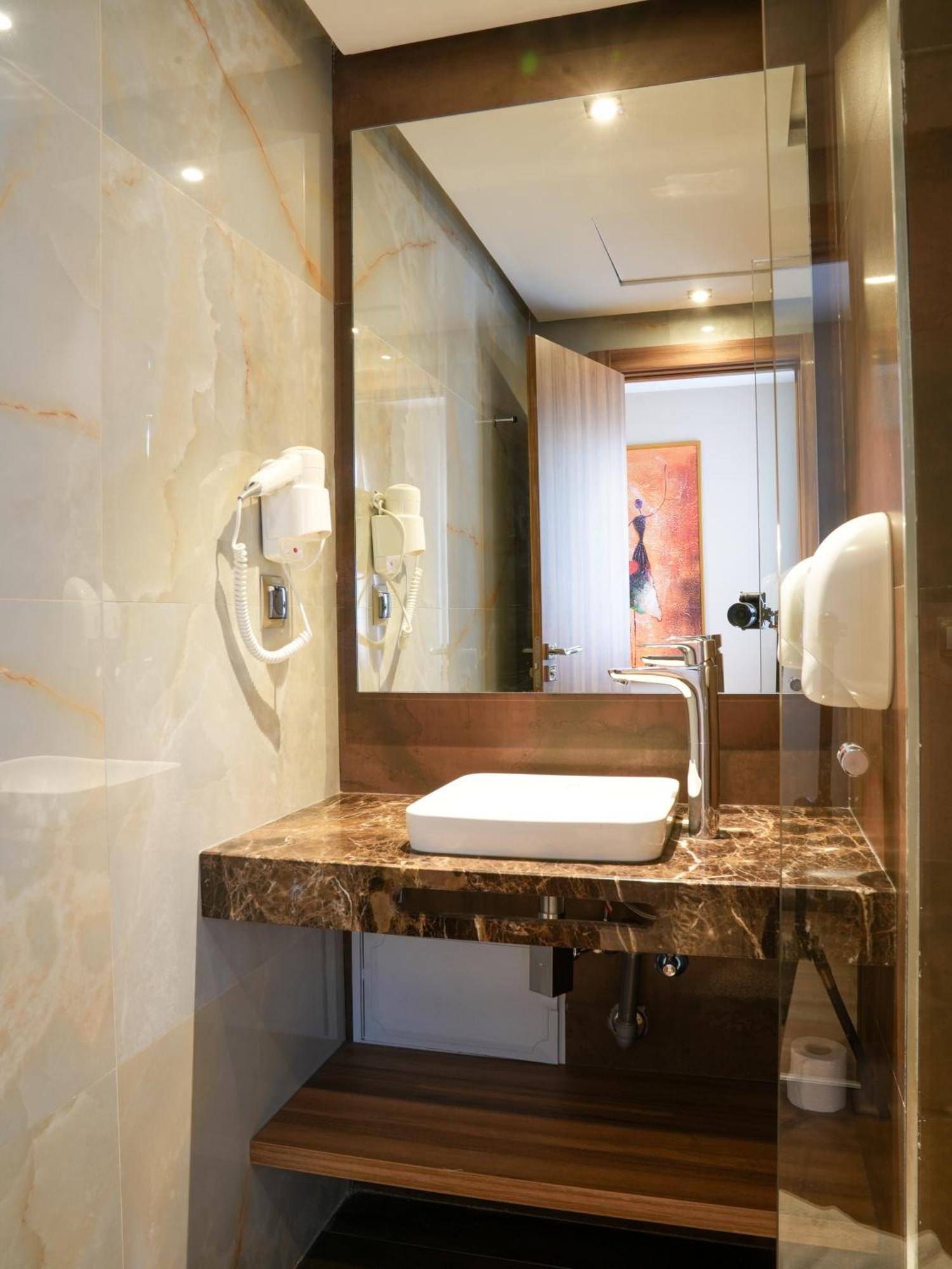 First Suites Hôtel NEW OPENING Rabat Buitenkant foto
